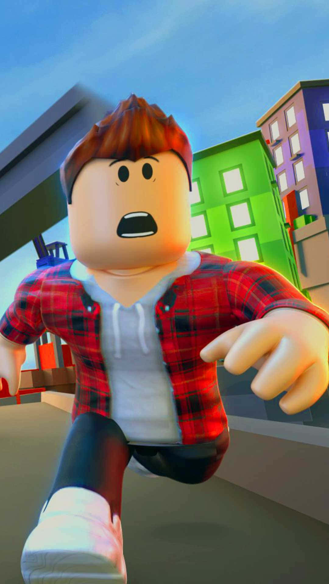 Roblox Character 桌布 壁紙 — 一個紅髮、身穿格紋襯衫的Roblox虛擬角色在晴朗藍天下，於色彩繽紛的方塊城市景觀中緊急奔跑。