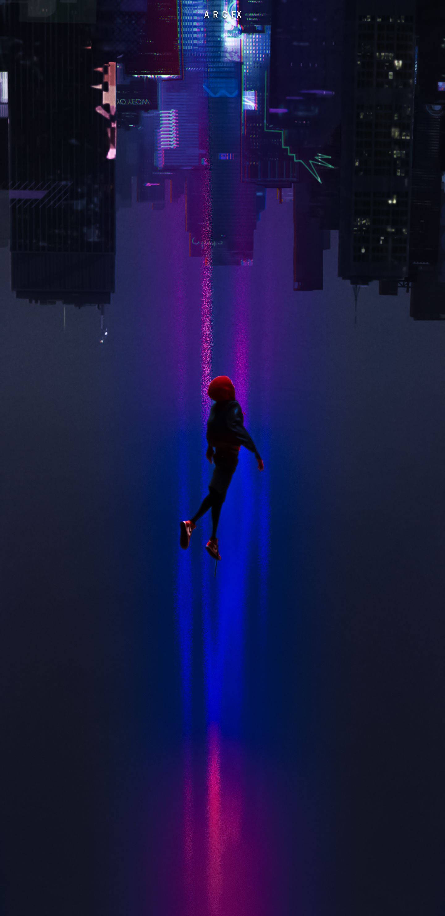 Into The Spider Verse 桌布 壁紙 — 一個紅髮人物在黑暗水面反射的霓虹燈光倒置城市景觀中滑行。