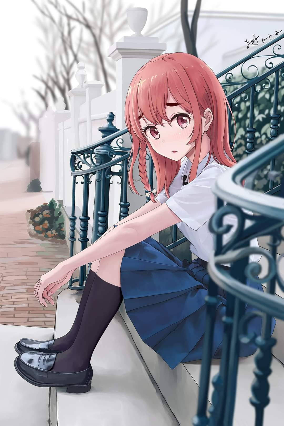 Girlfriend 桌布 壁紙 — 一個紅髮動漫女孩穿著校服，坐在裝飾性黑色欄杆旁的石階上沉思。