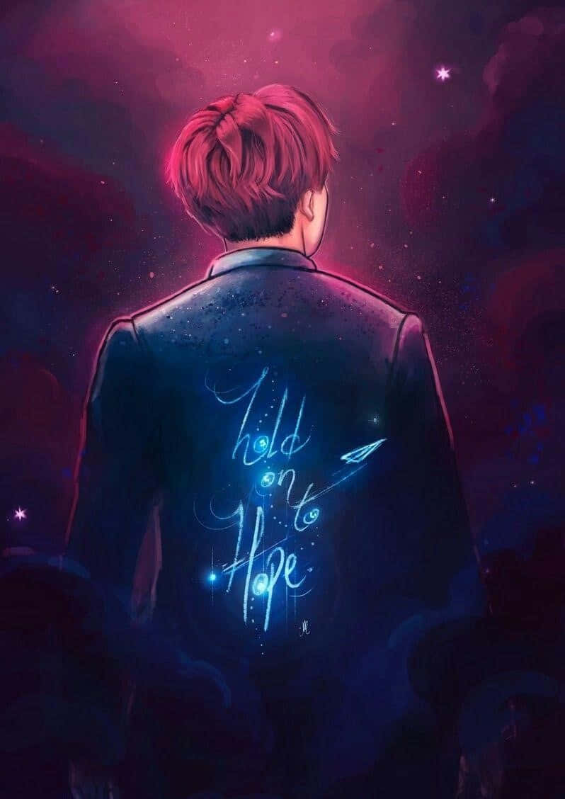 Bts Fanart 桌布 壁紙 — 一個紅髮年輕男子背向觀眾站在星空紫天下，他的外套上發光的藍色文字寫著「堅持希望」。