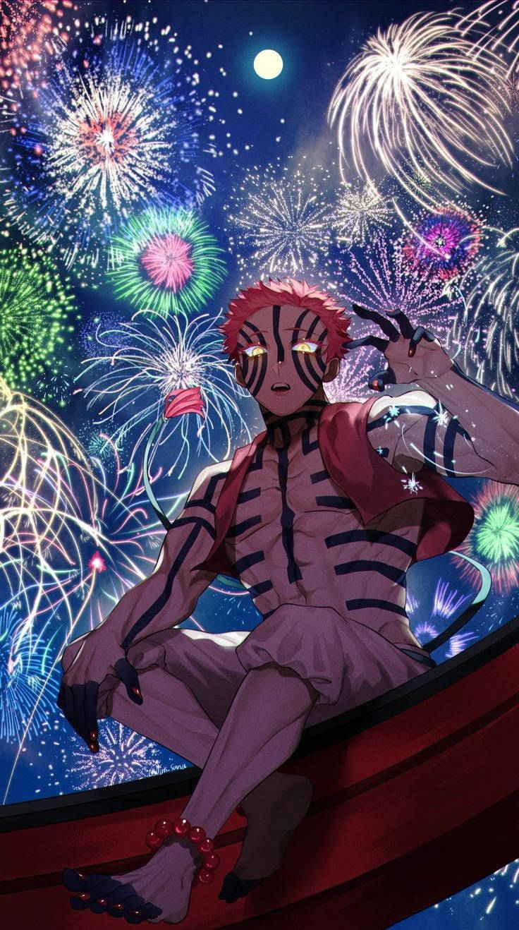 動漫男孩 桌布 壁紙 — 一個紅髮的動漫角色，帶有斑馬般的條紋，平靜地坐在一艘船上，天空綻放著五彩繽紛的煙火和一輪滿月。