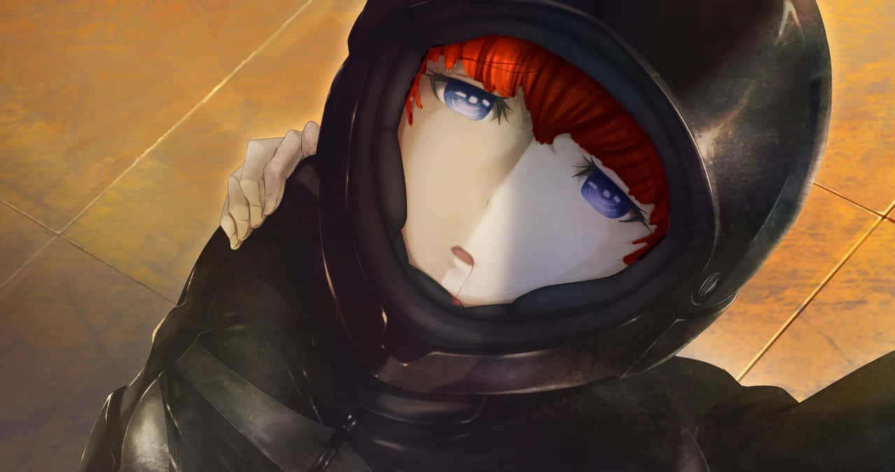 Kagari Shiina 桌布 壁紙 — 一個紅髮藍眼的動漫角色特寫，從黑色頭盔內探出頭來，背景是溫暖的瓷磚地板。