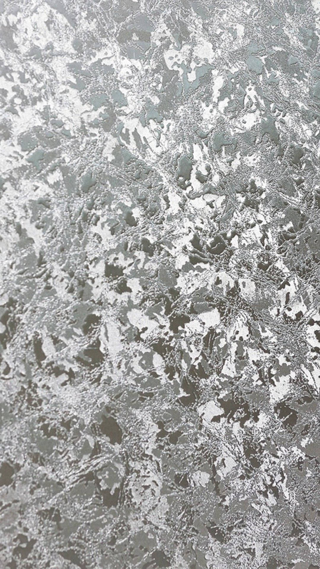 Silver Glitter 桌布 壁紙 — 一個紋理灰白抽象圖案的近距離特寫，類似裂冰或風化石。