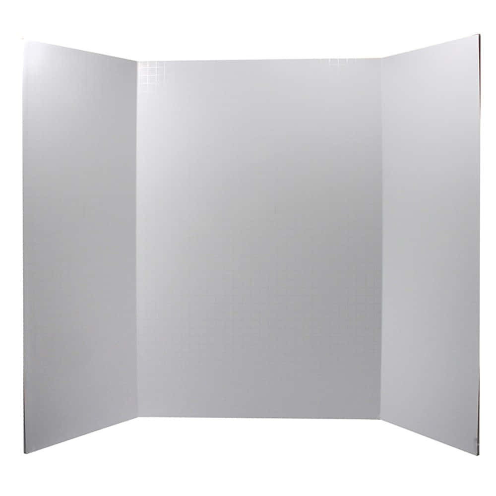 Poster Board 桌布 壁紙 — 一個純白色三摺式浴簾架，置於白色背景前。