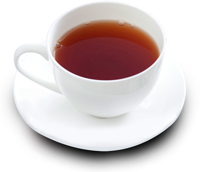 茶 桌布 壁紙 — 一個純白陶瓷杯盛滿琥珀色濃茶，放在相配的茶托上，襯以純黑背景。
