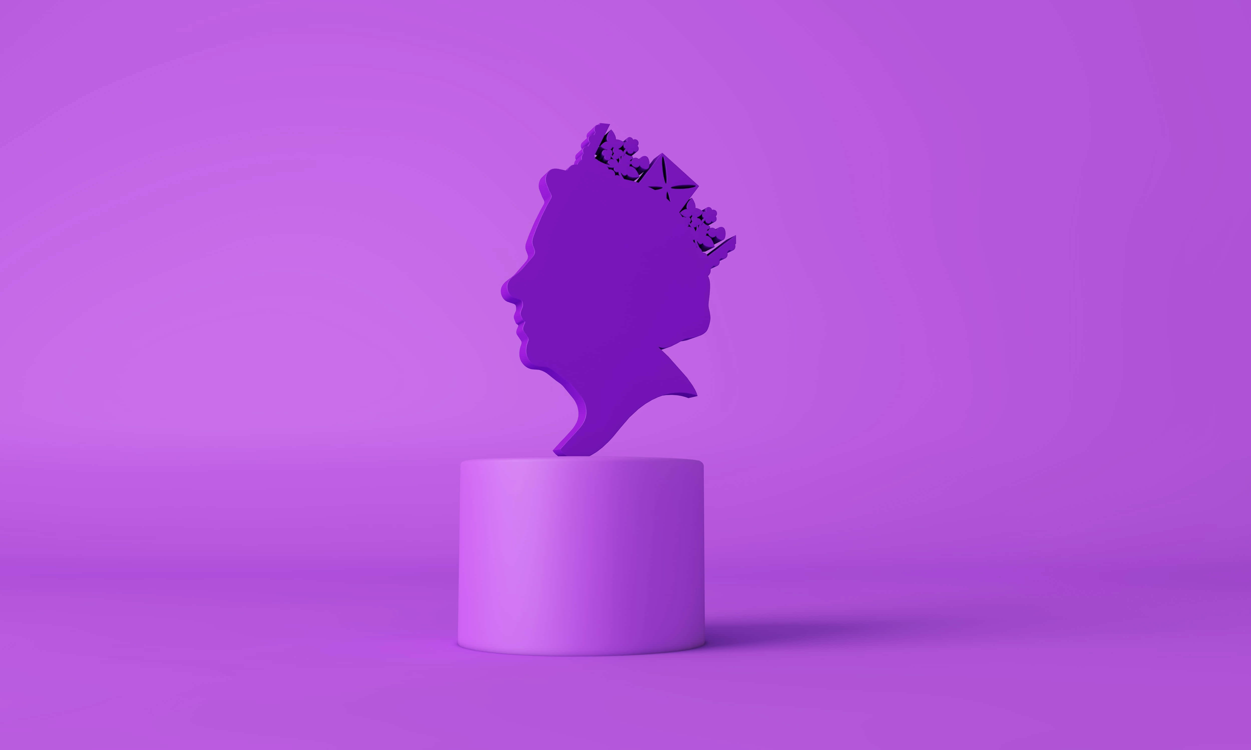 紫色 桌布 壁紙 — 一個紫色3D渲染的戴皇冠女王側面剪影，站在基座上，背景是漸變紫色。