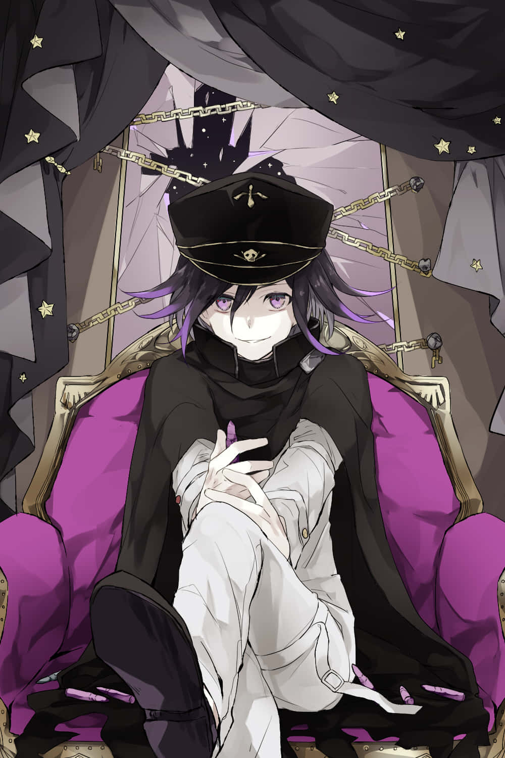 Kokichi Ouma 桌布 壁紙 — 一個紫色頭髮的動漫角色穿著黑色制服，在星簾下威嚴地坐在紫色王座上。