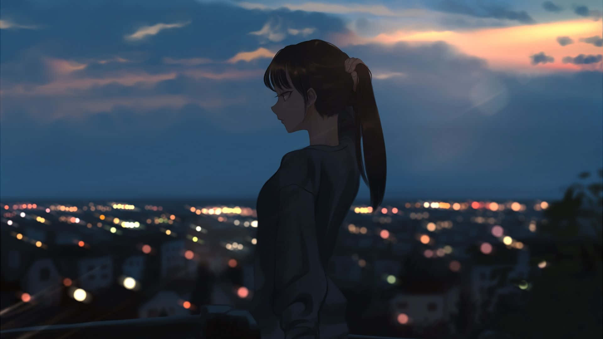 aesthetic anime laptop 桌布 壁紙 — 一個紮著馬尾的年輕動漫女孩在黃昏時俯瞰城市景觀，溫暖的燈光在下方閃爍。