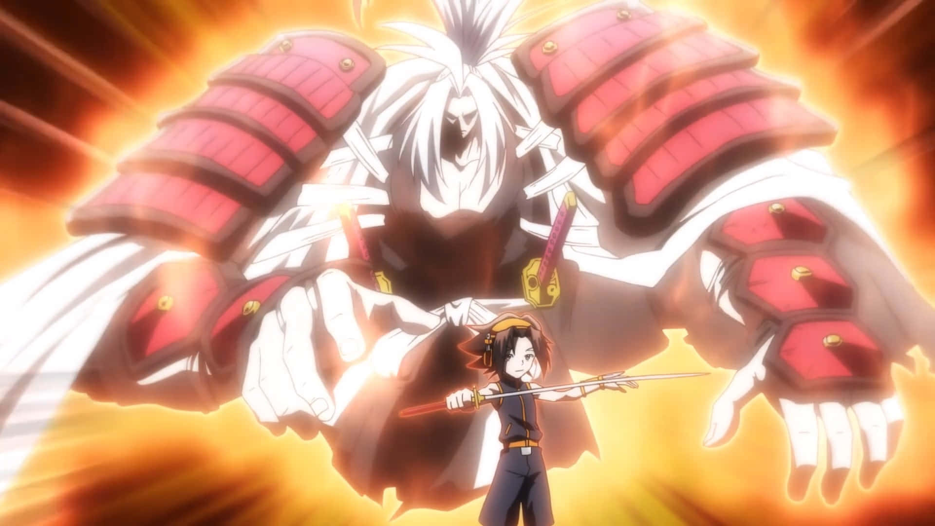 Shaman King 桌布 壁紙 — 一個細小的動畫戰士挑釁地站在一個被熾熱橙色光芒包圍的高聳裝甲巨人面前。