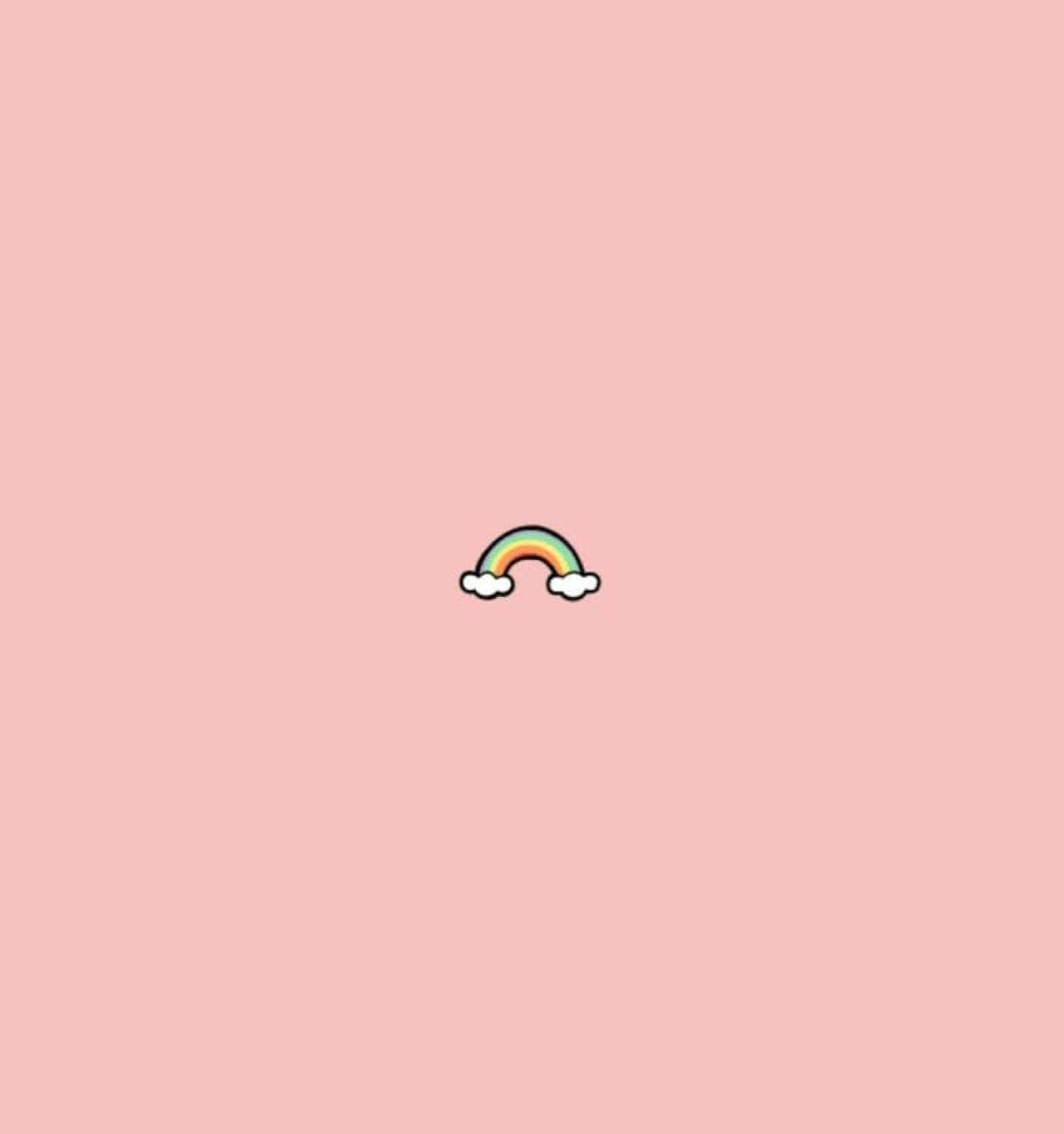 Cute Aesthetic Profile 桌布 壁紙 — 一個細小色彩繽紛的彩虹，帶有蓬鬆的雲朵，置於柔和的粉紅色背景中央。