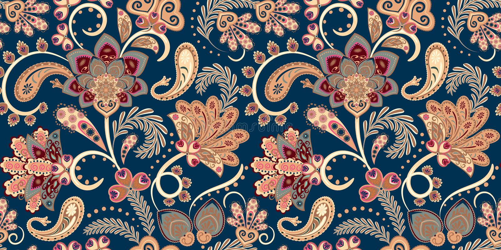 Paisley 桌布 壁紙 — 一個細節豐富的佩斯利圖案，帶有花卉圖案和旋轉藤蔓，以暖色調呈現，背景為深海軍藍。