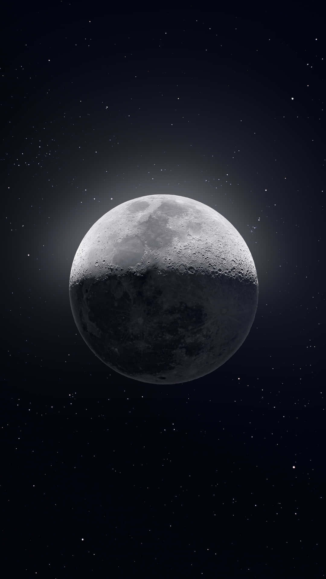 Moon iPhone 桌布 壁紙 — 一個細節豐富的滿月，帶有隕石坑和陰影，主宰著星光閃爍的夜空，散發柔和光芒。
