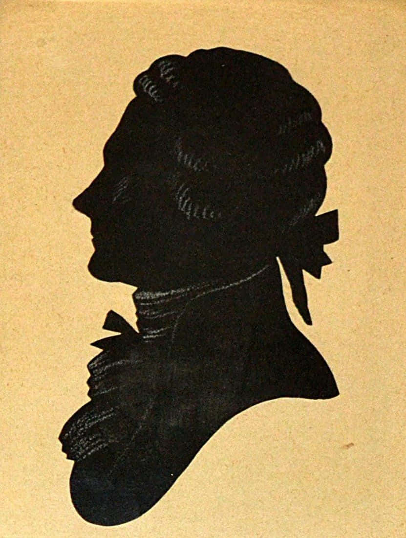 Silhouette 桌布 壁紙 — 一個經典的黑色女性側面剪影，戴著粉狀假髮和荷葉邊領，襯在陳舊的米色紙上。