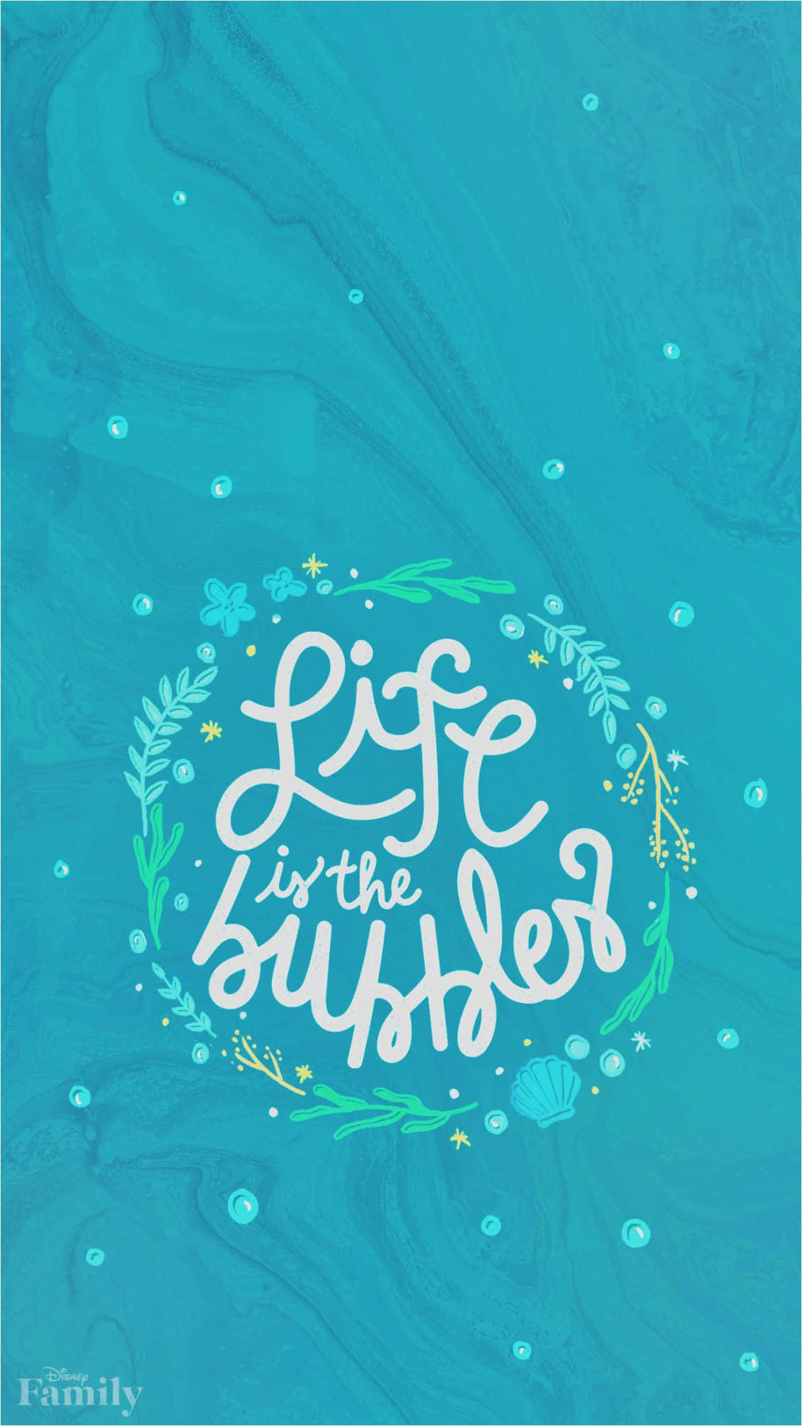 Self Motivation 桌布 壁紙 — 一個綠松石大理石紋背景，上面用白色草書寫著「Life is the bubbled」，周圍環繞著綠色樹葉和貝殼。