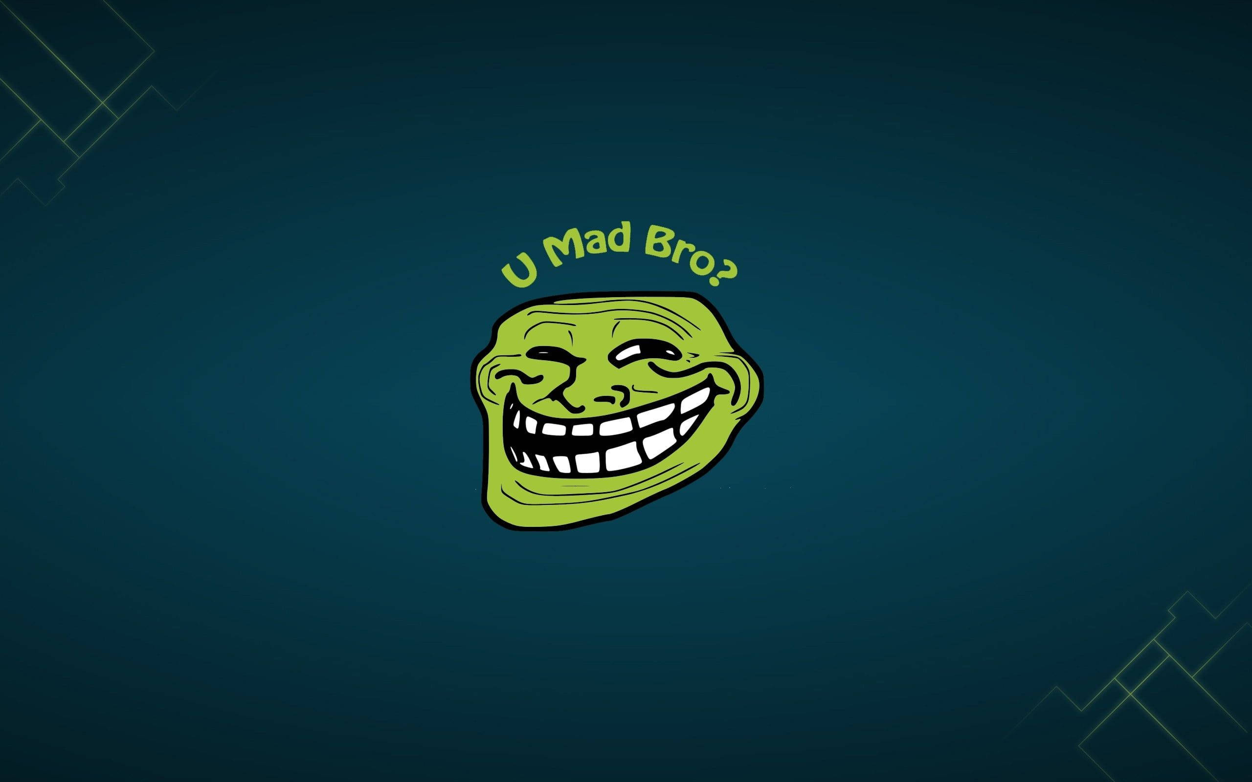 Troll 桌布 壁紙 — 一個綠色卡通巨魔臉，咧嘴大笑，在深藍色漸變背景上帶有文字 U Mad Bro?。