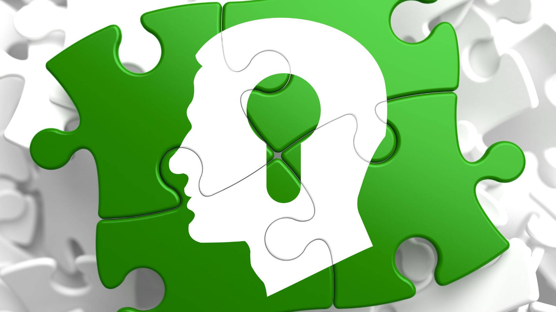 mind 桌布 壁紙 — 一個綠色拼圖塊在白色拼圖背景上形成一個人頭剪影，額頭上有一個鎖孔。