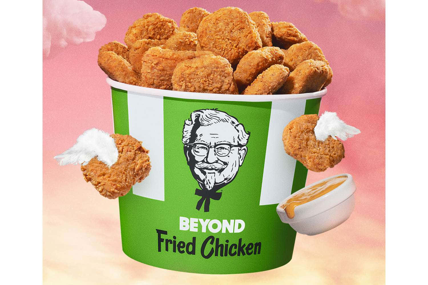 Kfc 桌布 壁紙 — 一個綠色桶裝滿金黃色炸雞塊，有些帶翅膀，漂浮在柔和的粉紅色天空上。