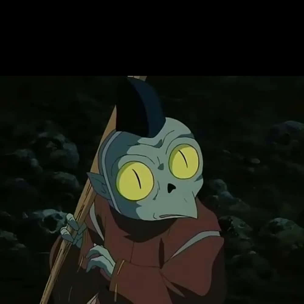 Inuyasha Jaken 桌布 壁紙 — 一個綠色皮膚的動漫角色，在黑暗的岩石環境中手持法杖，眼睛發出黃光。