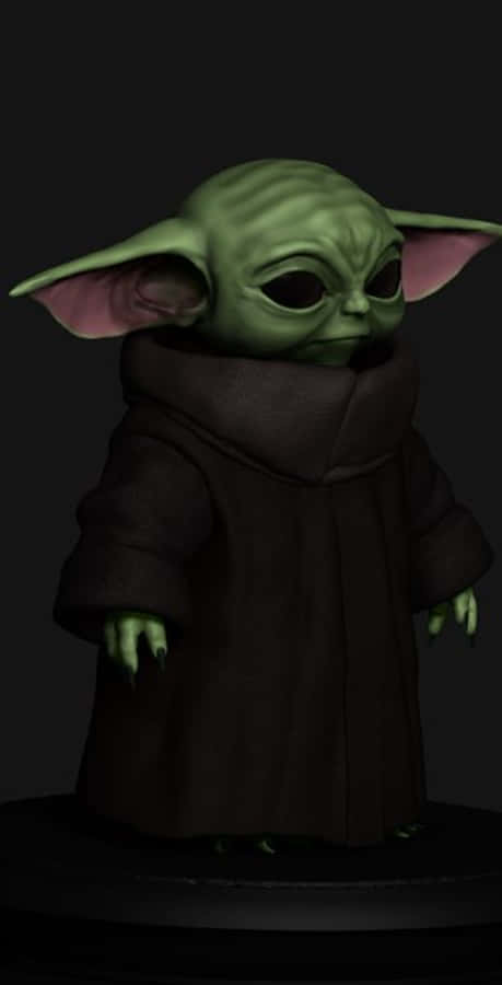 Baby Yoda iPhone 桌布 壁紙 — 一個綠色皮膚的嬰兒尤達公仔，身穿深色長袍，站在黑色背景前，有大耳朵和發光的眼睛。