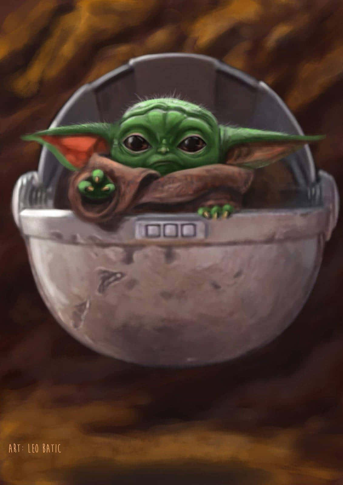Baby Yoda Aesthetic 桌布 壁紙 — 一個綠色皮膚的嬰兒尤達從一個磨損的銀色飛梭賽車駕駛艙中好奇地窺視，背景是火熱的橙色。