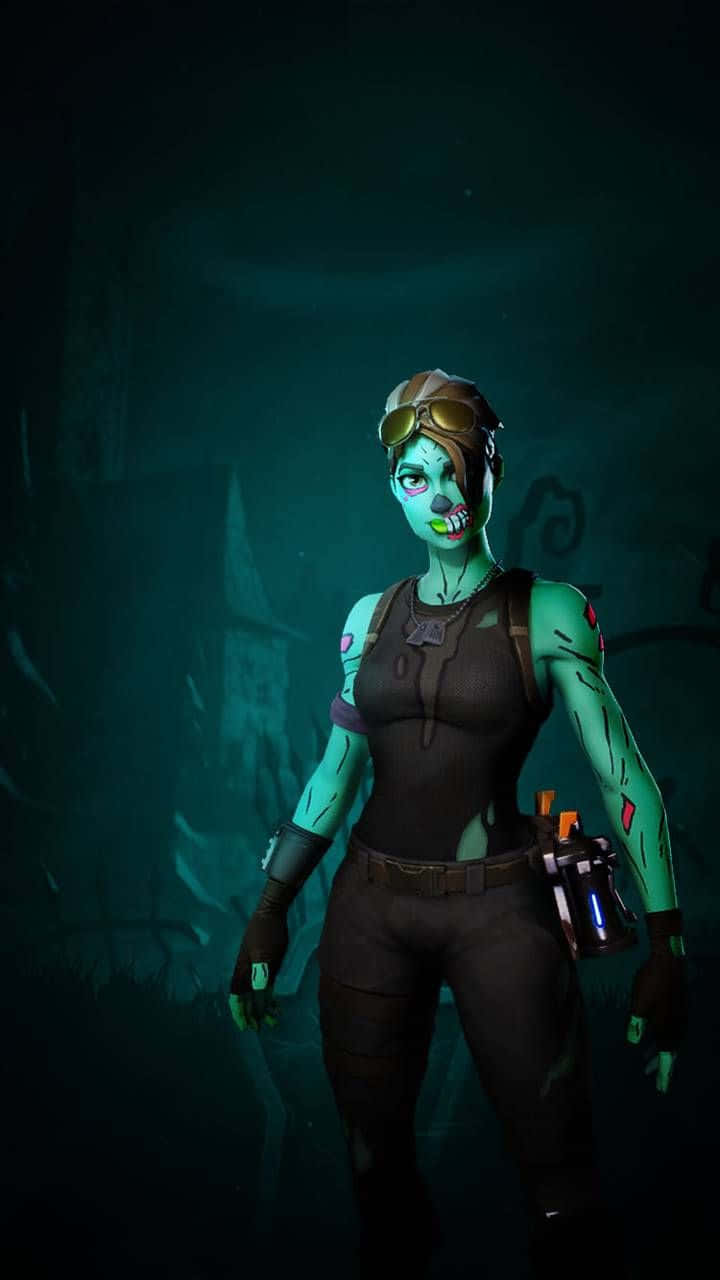 Cool Ghoul Trooper 桌布 壁紙 — 一個綠色皮膚的殭屍女人戴著護目鏡和深色裝備，夜晚站在昏暗陰森的森林中。