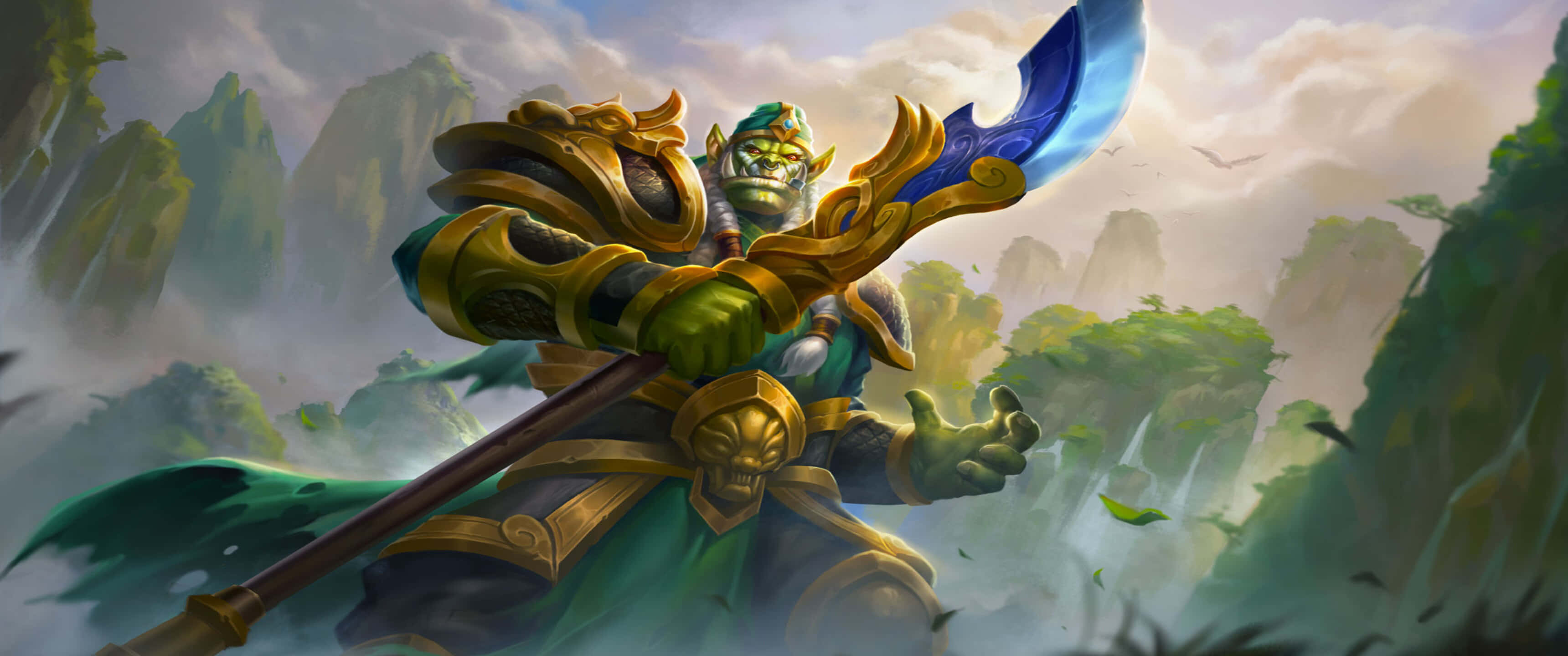 3440x1440p Hearthstone 桌布 壁紙 — 一個綠色皮膚的獸人戰士穿著華麗的金色盔甲，在迷霧籠罩的山峰中揮舞著發光的藍色斧頭。