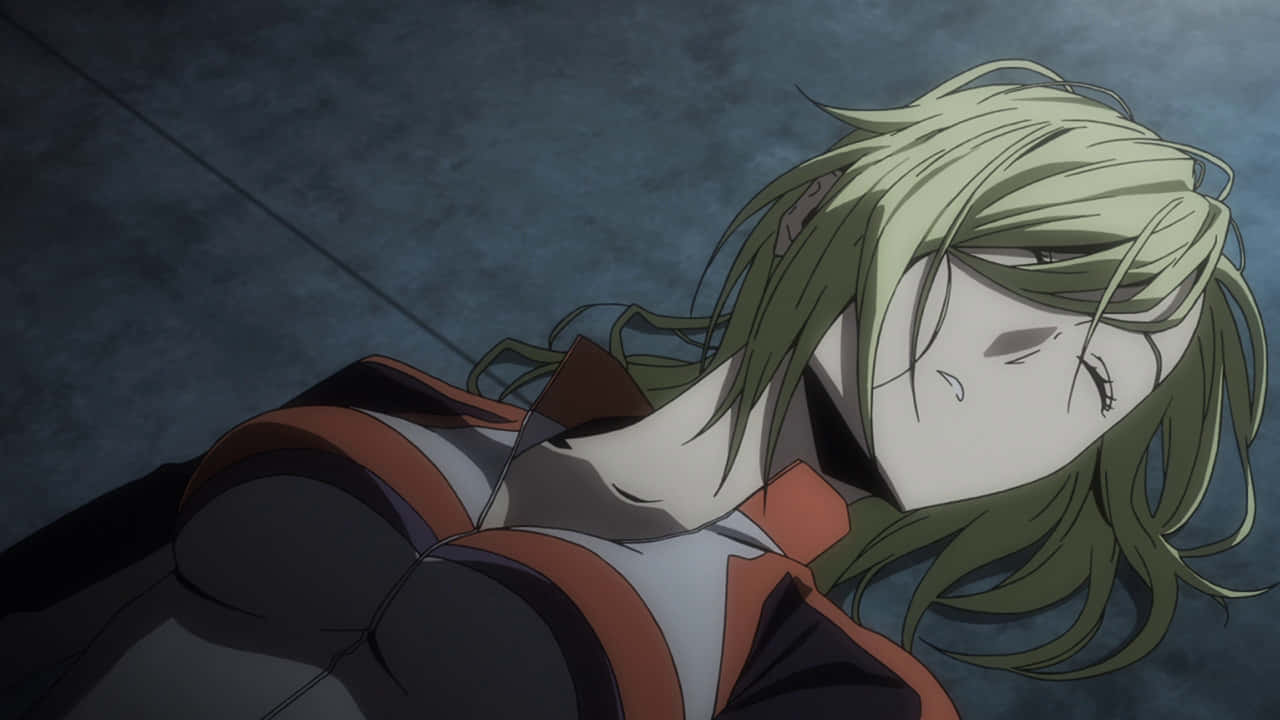 Durarara Vorona 桌布 壁紙 — 一個綠色頭髮的動漫角色，面無表情地躺在深色紋理的地板上，神情陰鬱。
