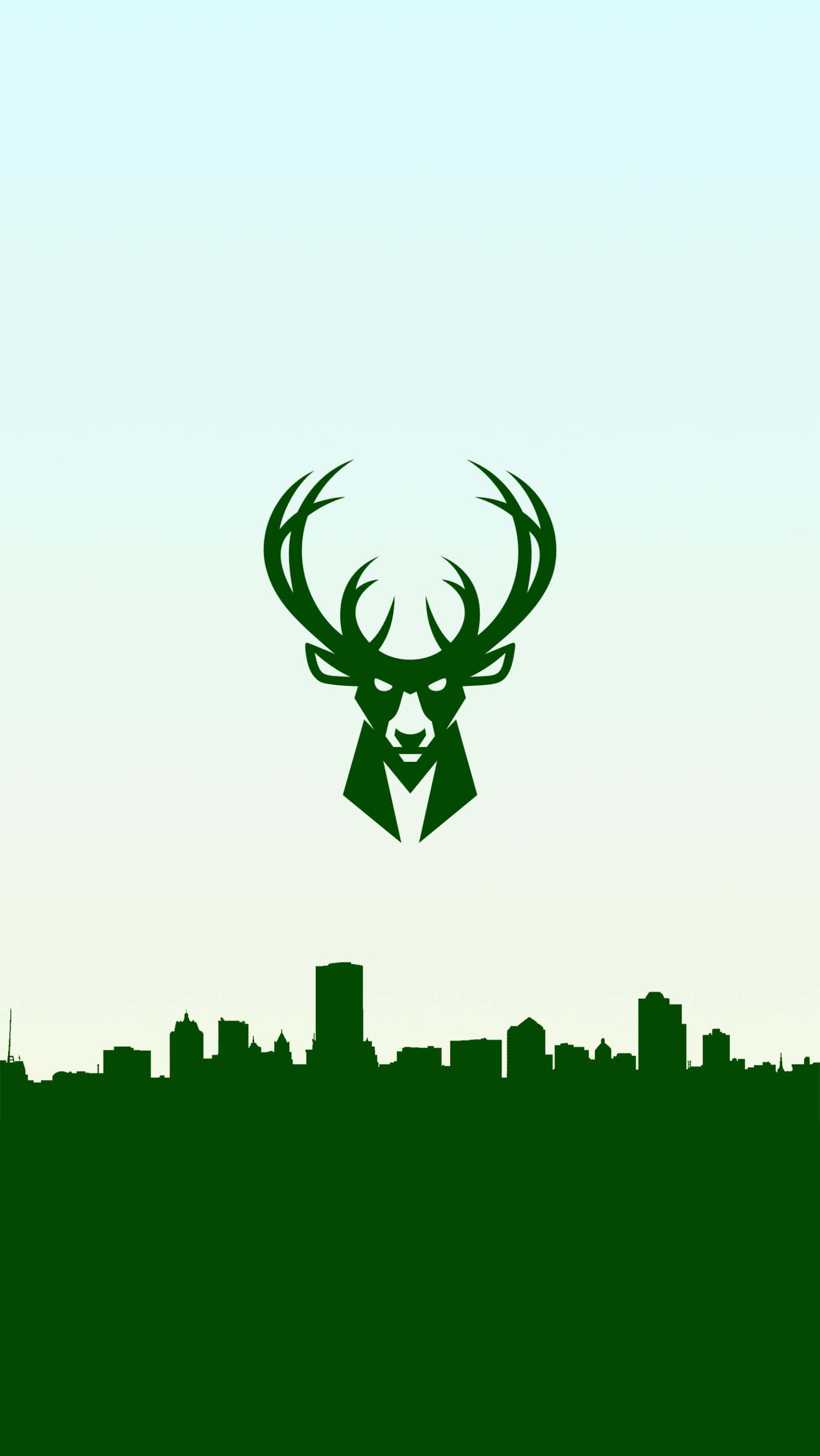 Milwaukee Bucks Logo 桌布 壁紙 — 一個綠色鹿頭標誌漂浮在城市天際線之上，背景為漸變天空。