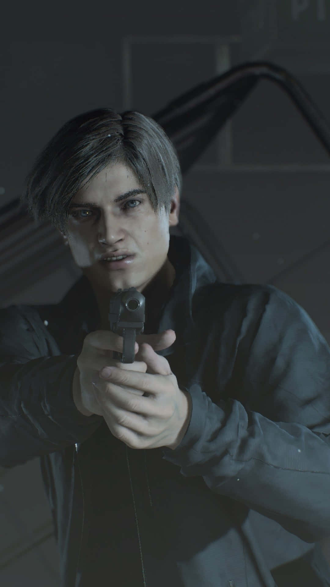 Resident Evil iPhone 桌布 壁紙 — 一個緊張的年輕男子身穿深色外套，在昏暗的工業環境中直接將手槍對準觀眾。