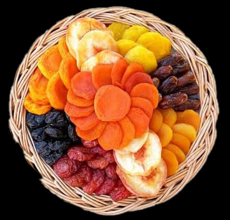 Fruit 桌布 壁紙 — 一個編織籃子裝滿了色彩繽紛的乾果，如杏子、香蕉和葡萄乾，排列成鮮豔的同心圓。