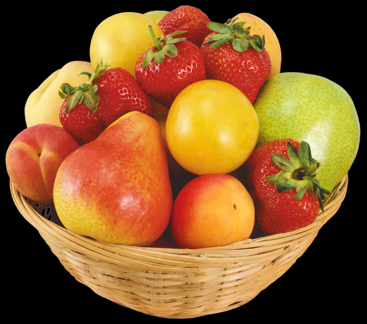 Fruit 桌布 壁紙 — 一個編織籃子裝滿鮮豔的草莓、桃子、梨子和李子，背景是純黑色。