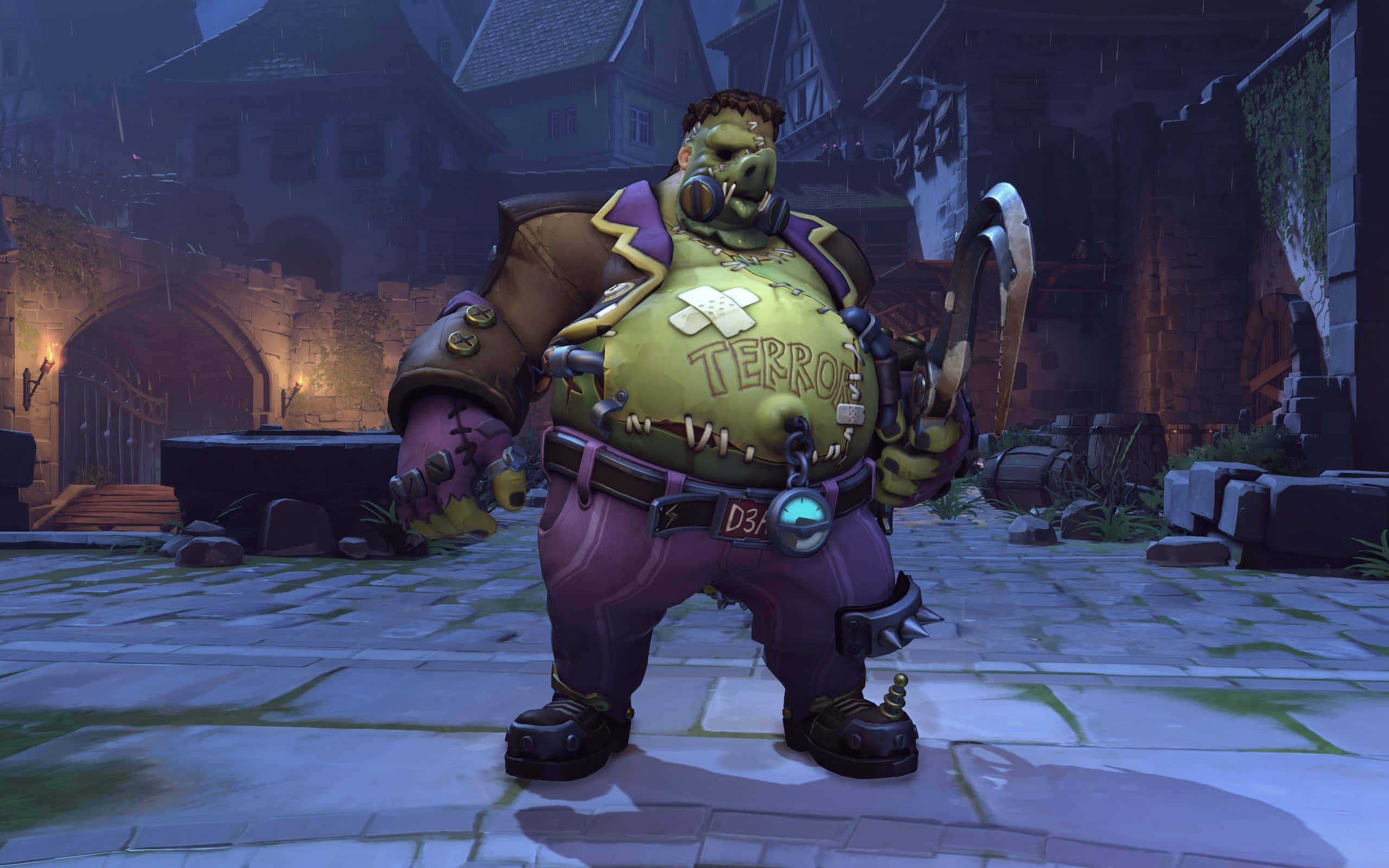 Overwatch Roadhog 桌布 壁紙 — 一個縫合腹部並標有「TERROR」的怪異綠色食人魔，威嚇地站在被雨水浸透的中世紀小巷中。