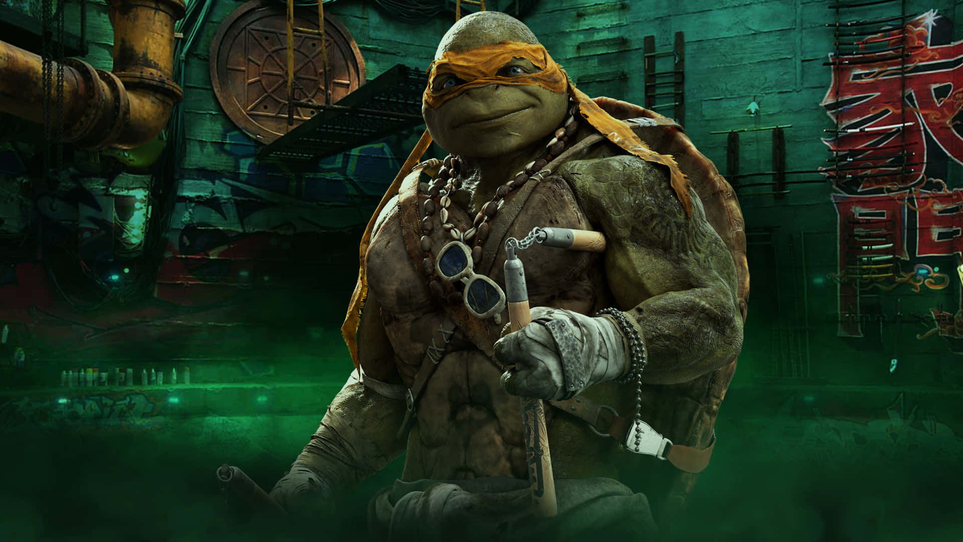 Ninja Turtle 桌布 壁紙 — 一個肌肉發達、戴著橙色面具的龜戰士站在霓虹燈閃爍的骯髒城市小巷中，手持雙節棍。
