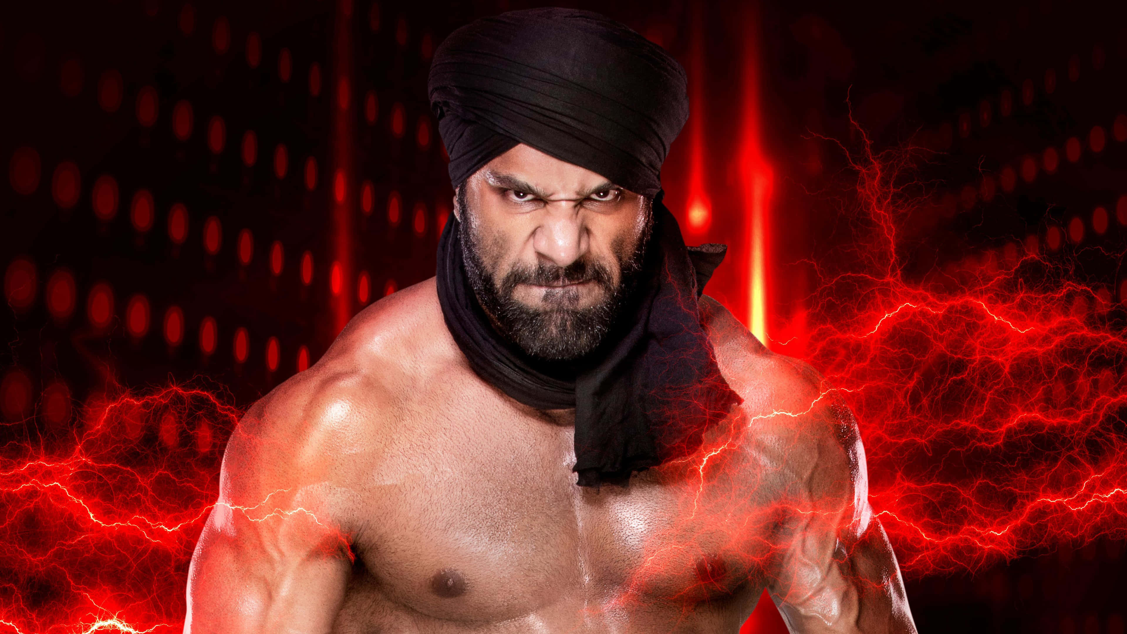 WWE 桌布 壁紙 — 一個肌肉發達、戴黑色頭巾、留鬍子的男人，在深紅色背景下，紅色閃電在他身體周圍噼啪作響，他怒目而視。