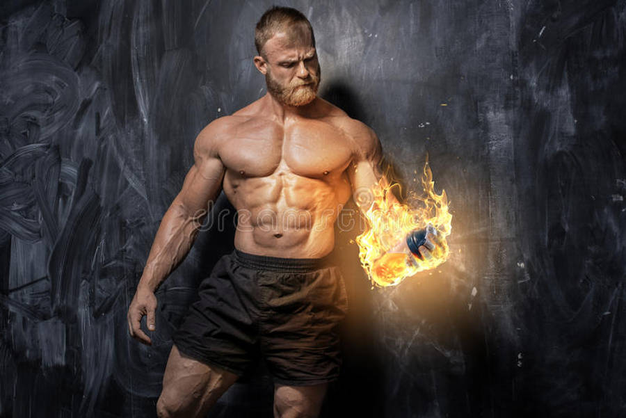 Exercise 桌布 壁紙 — 一個肌肉發達、留鬍鬚的男人，在深色紋理背景前，緊握的拳頭噴出熊熊火焰。