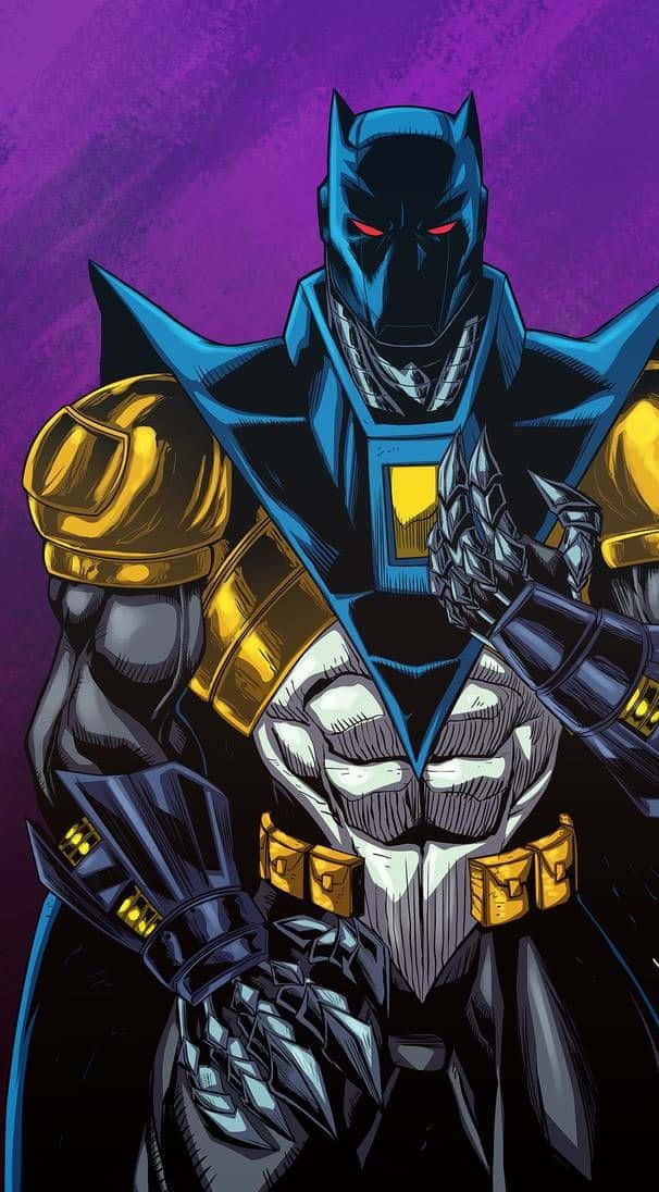 Batman Knightfall 桌布 壁紙 — 一個肌肉發達、身穿盔甲的蝙蝠俠，擁有發光的紅色眼睛和金色點綴，站在充滿活力的紫色背景前。