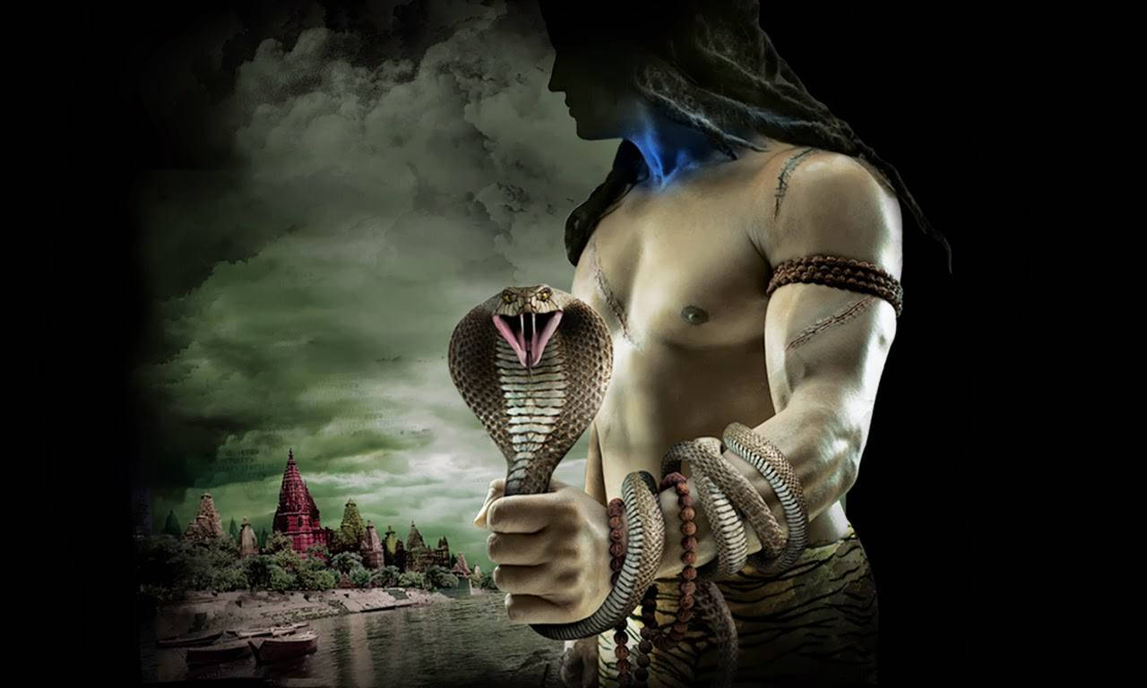 mahakaal HD 桌布 壁紙 — 一個肌肉發達、頸部發出藍光的男人，在水邊的古老寺廟風暴背景下，抱著一條盤繞的眼鏡蛇。