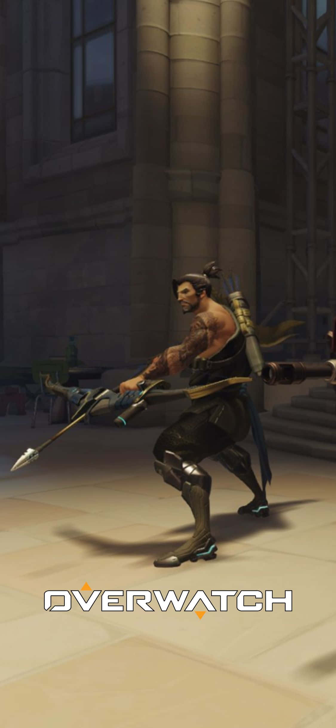 iPhone X Overwatch 桌布 壁紙 — 一個肌肉發達的《鬥陣特攻》角色身穿戰術裝備，在石造建築庭院中手持弓箭和箭袋蓄勢待發。