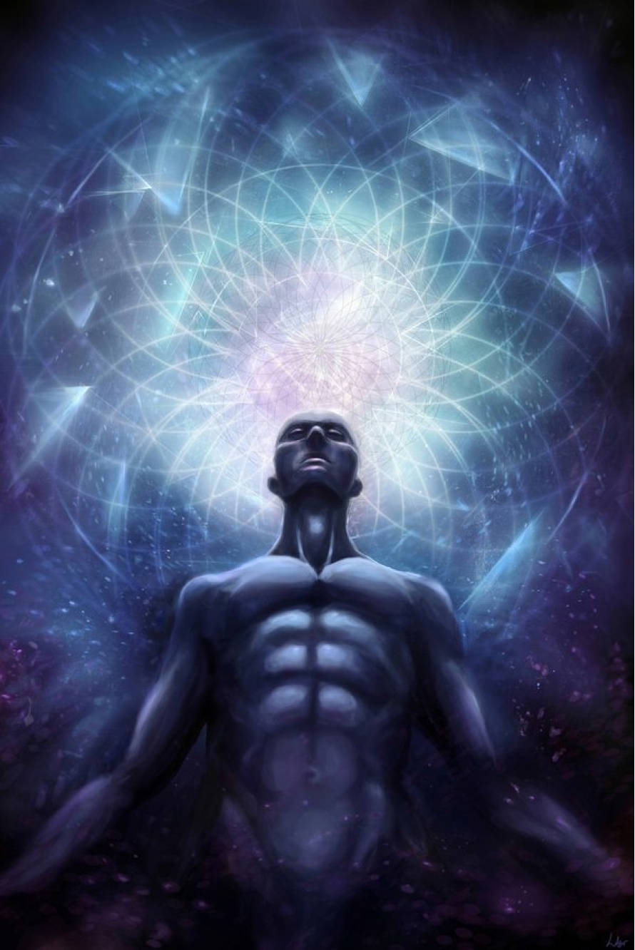 dreamy 桌布 壁紙 — 一個肌肉發達的人形人物向上凝視，上方一個發光的幾何能量球在宇宙紫色和藍色色調中脈動。