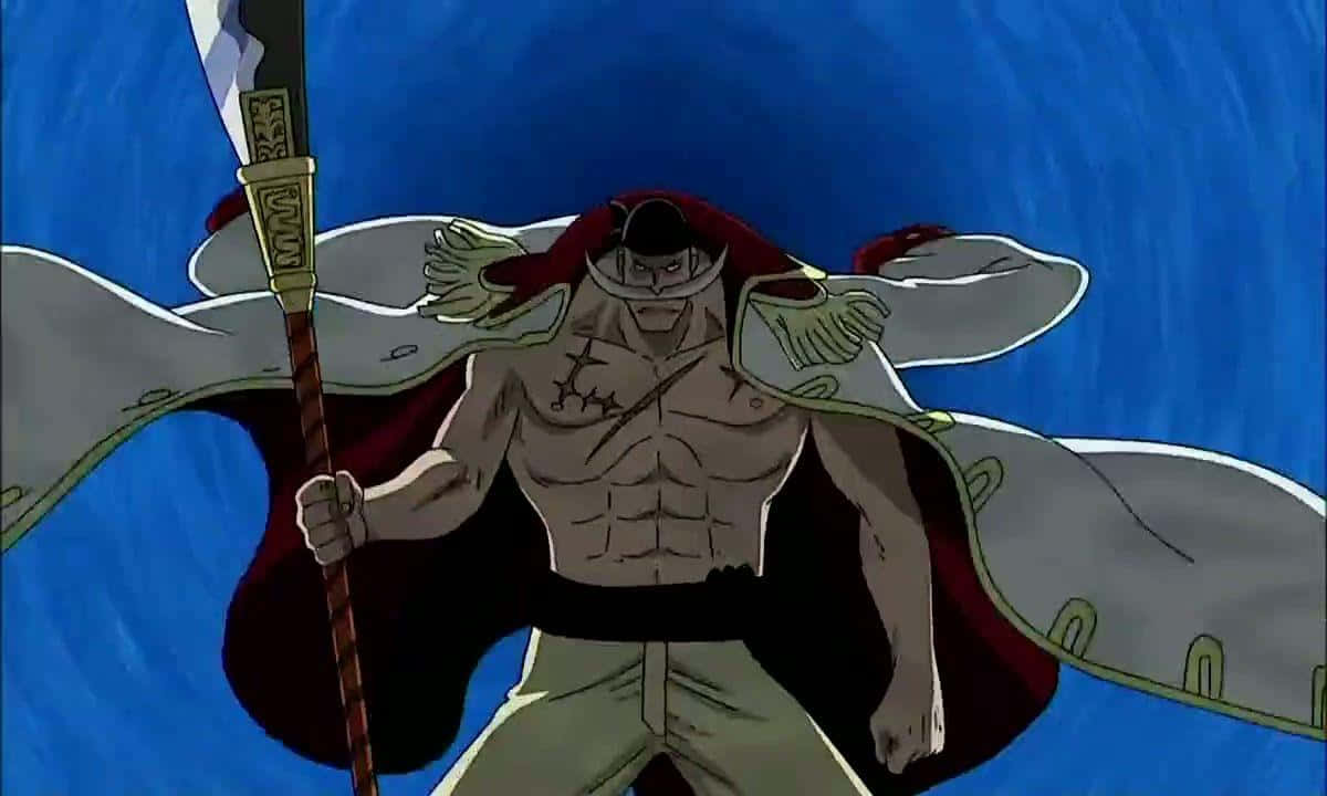 Whitebeard 桌布 壁紙 — 一個肌肉發達的動漫戰士，披著紅色斗篷，手持金色權杖，挑釁地站在旋轉的藍色背景前。