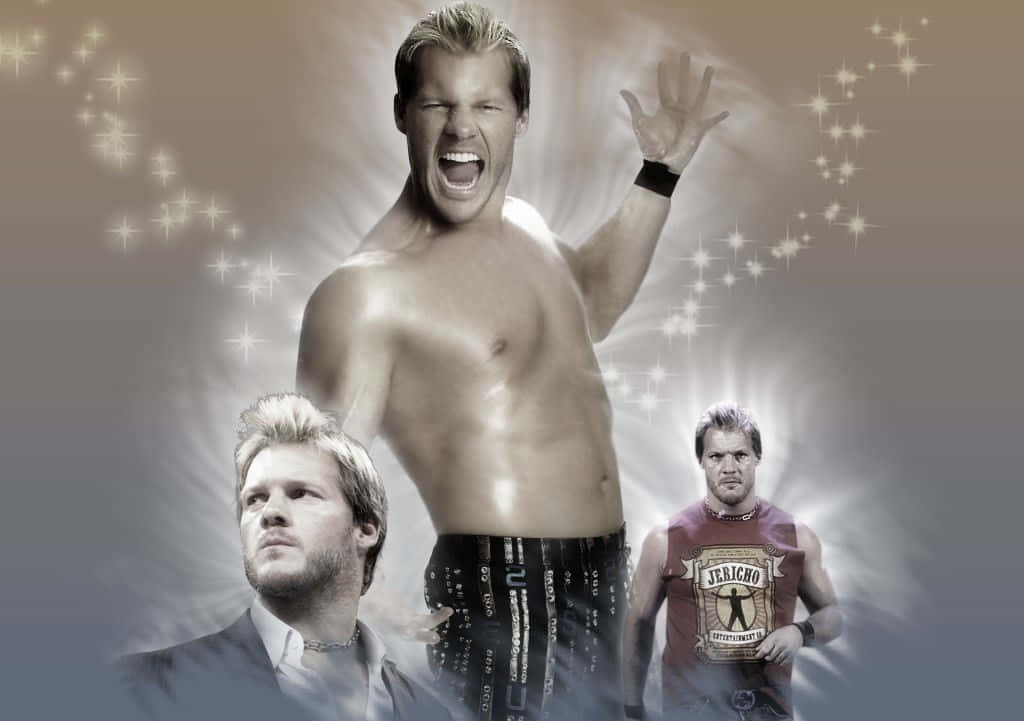 WWE 桌布 壁紙 — 一個肌肉發達的摔角手在閃光環繞下勝利咆哮，兩側有另外兩個穿著不同服裝的自己。