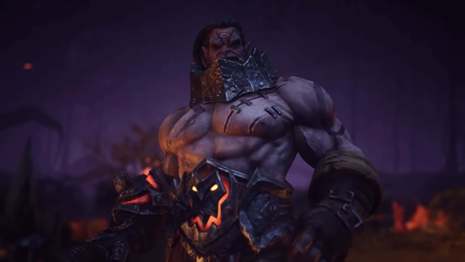 Gaming Banner 桌布 壁紙 — 一個肌肉發達的獸人戰士，身穿暗色盔甲，橙色發光的眼睛，在黃昏時分的紫色森林中威嚇地站立。