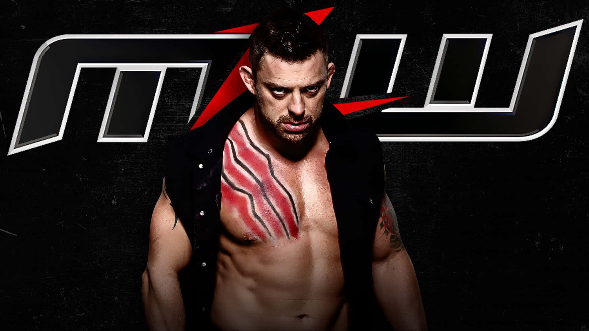 WWE 桌布 壁紙 — 一個肌肉發達的男人，胸前塗有紅色和黑色的顏料，在帶有MSH標誌的深色背景前凝視著。