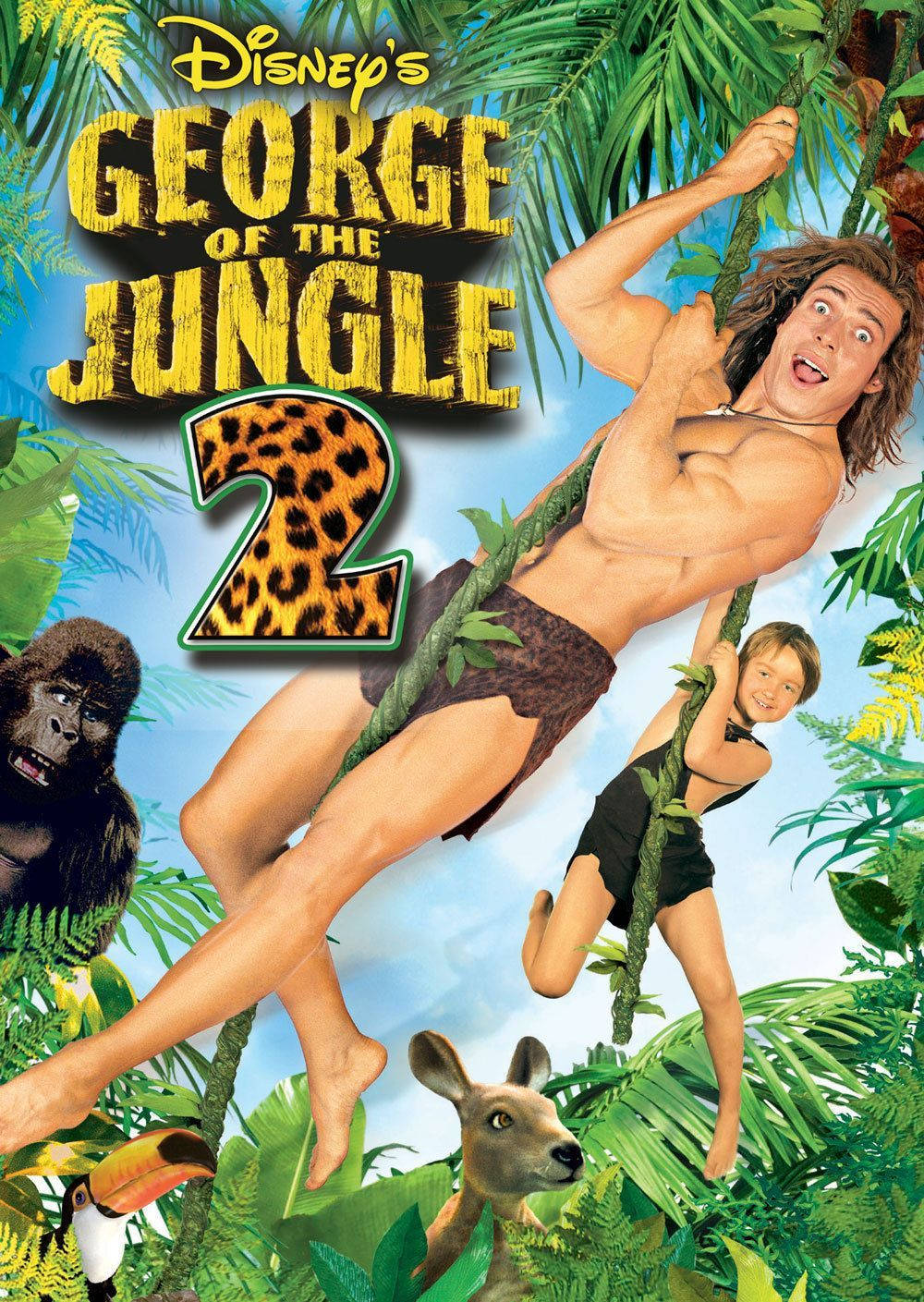 George 桌布 壁紙 — 一個肌肉發達的男人和一個小孩在充滿動物和茂密綠植的熱帶叢林中盪來盪去，頭頂是明亮的藍天。