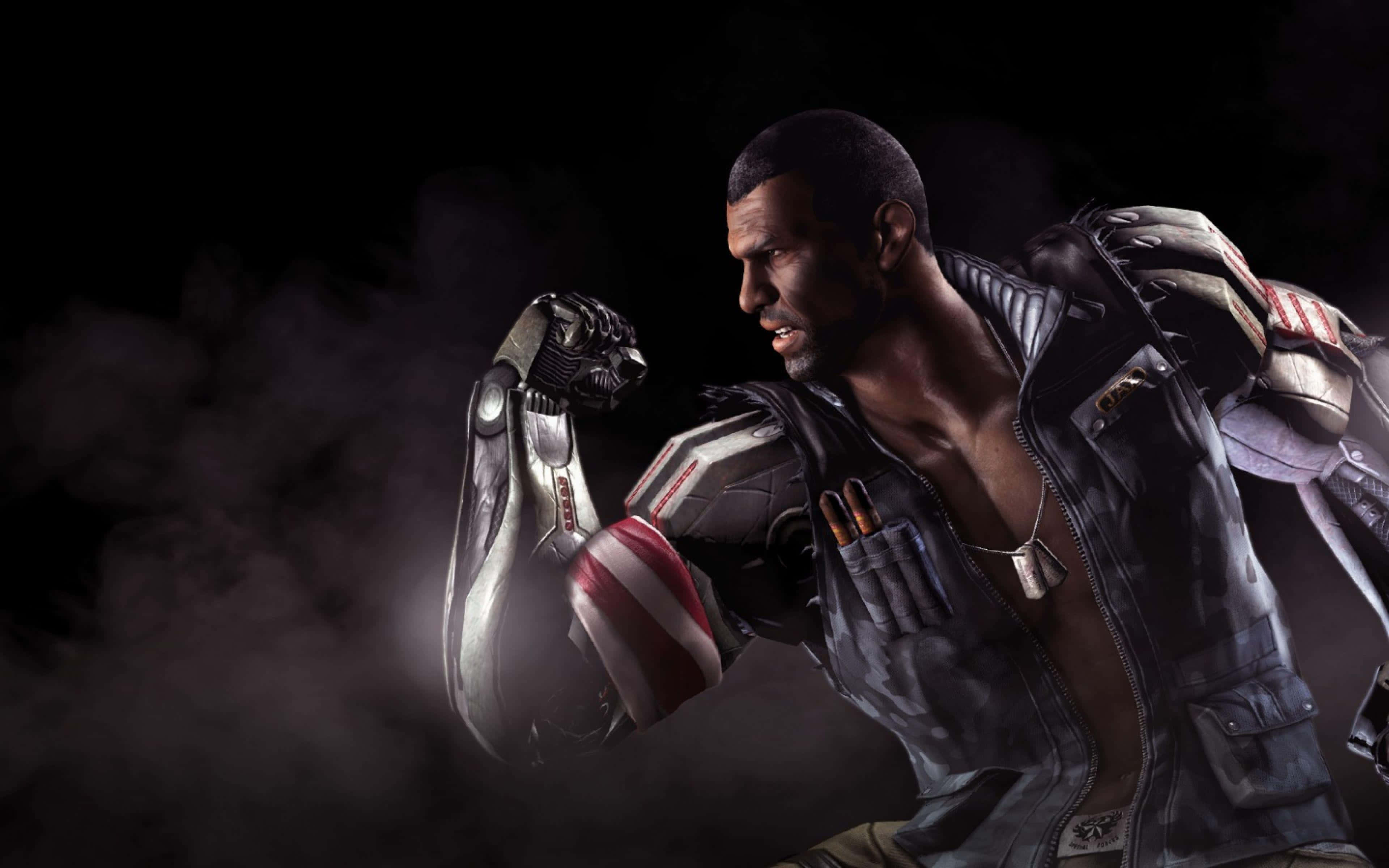 Mortal Kombat X 桌布 壁紙 — 一個肌肉發達的男人穿著皮背心和機械臂，在煙霧瀰漫的黑暗中帶著兇猛的表情站立。