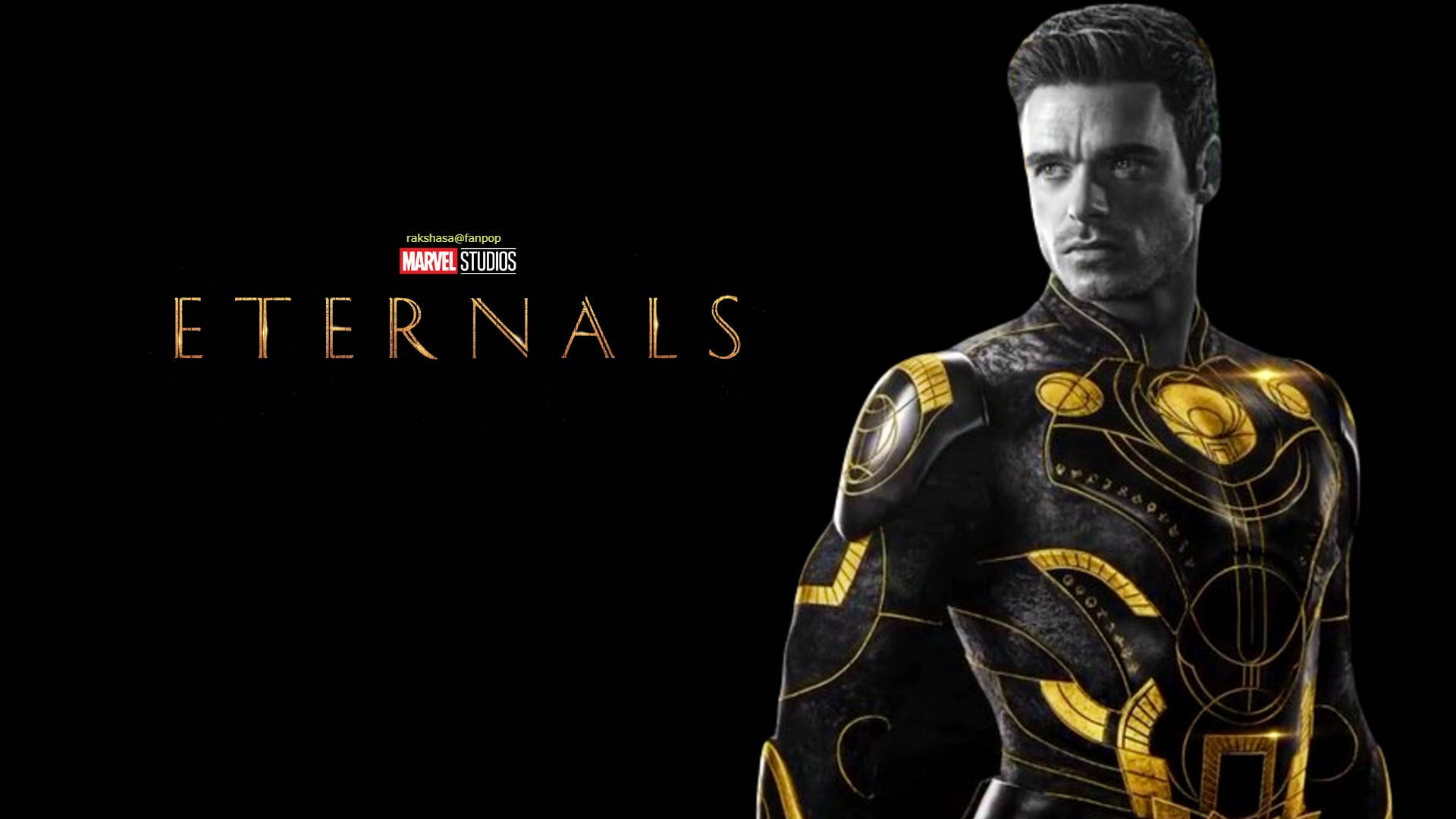 Eternals 桌布 壁紙 — 一個肌肉發達的男人穿著黑色和金色的裝甲服，站在黑色背景前，Eternals 這個字以金色發光。
