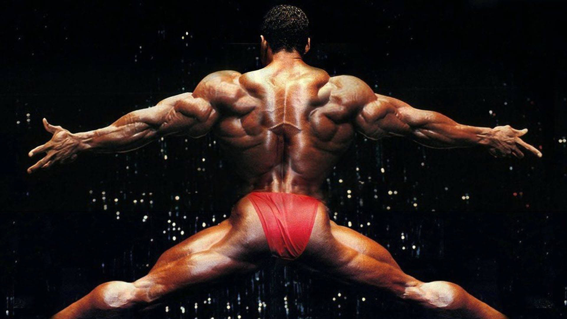 flex wheeler 桌布 壁紙 — 一個肌肉發達的紅衣男子在星空背景下張開雙臂擺姿勢。