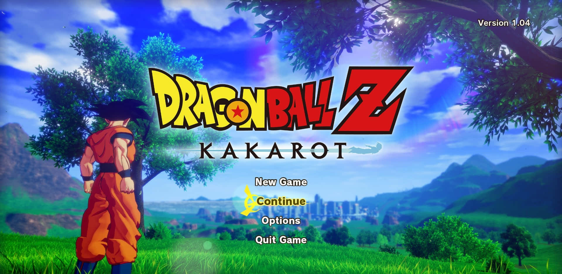 Dbz Video Games 桌布 壁紙 — 一個肌肉發達的賽亞人戰士穿著橙色道服，站在樹下俯瞰著一片翠綠的山谷，遠處有山脈，天空湛藍。