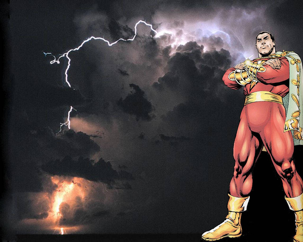 Shazam 桌布 壁紙 — 一個肌肉發達的超級英雄穿著紅色和金色盔甲，自信地站在暴風雨的天空下，閃電照亮了烏雲。