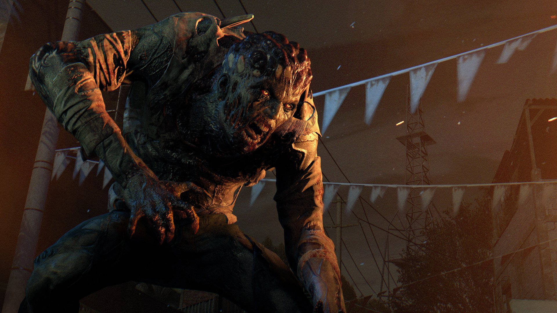 Dying Light 桌布 壁紙 — 一個腐爛肉體的怪誕殭屍在昏暗的橙色燈光下向前猛撲，背景有節日彩帶。